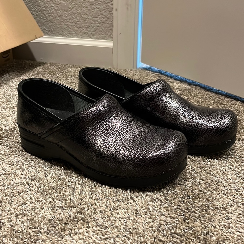 Dansko Clog Size 41 - image 1